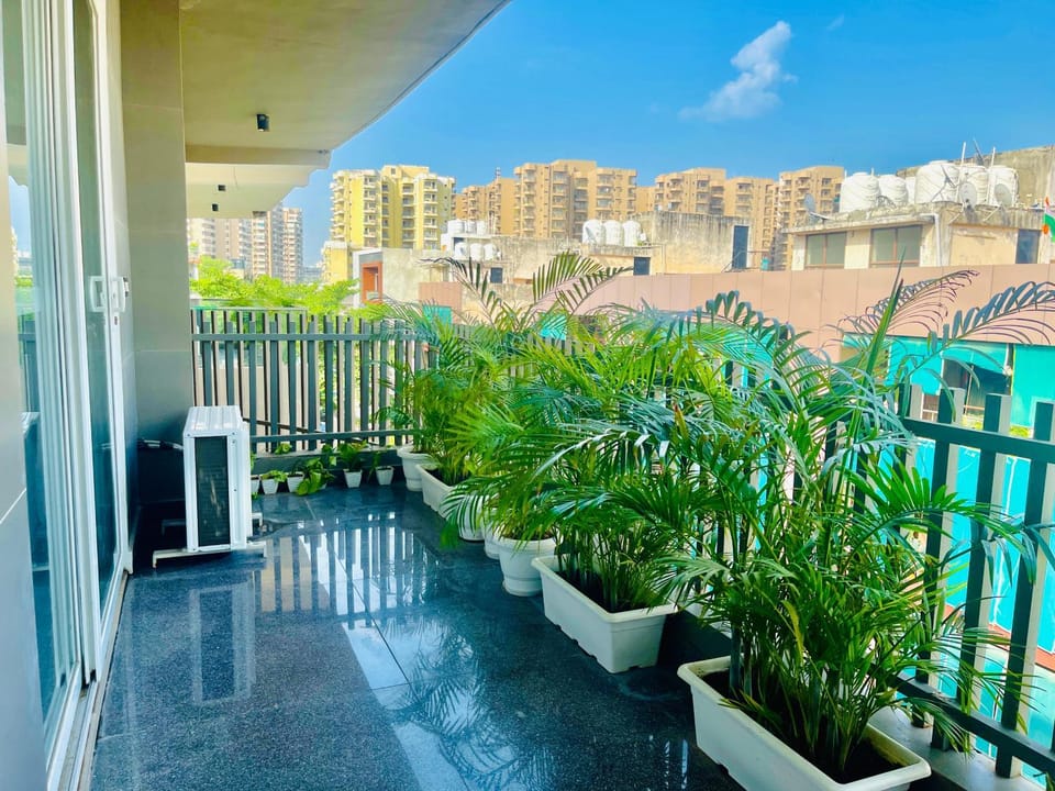 Property building, Day, View (from property/room), Balcony/Terrace, City view