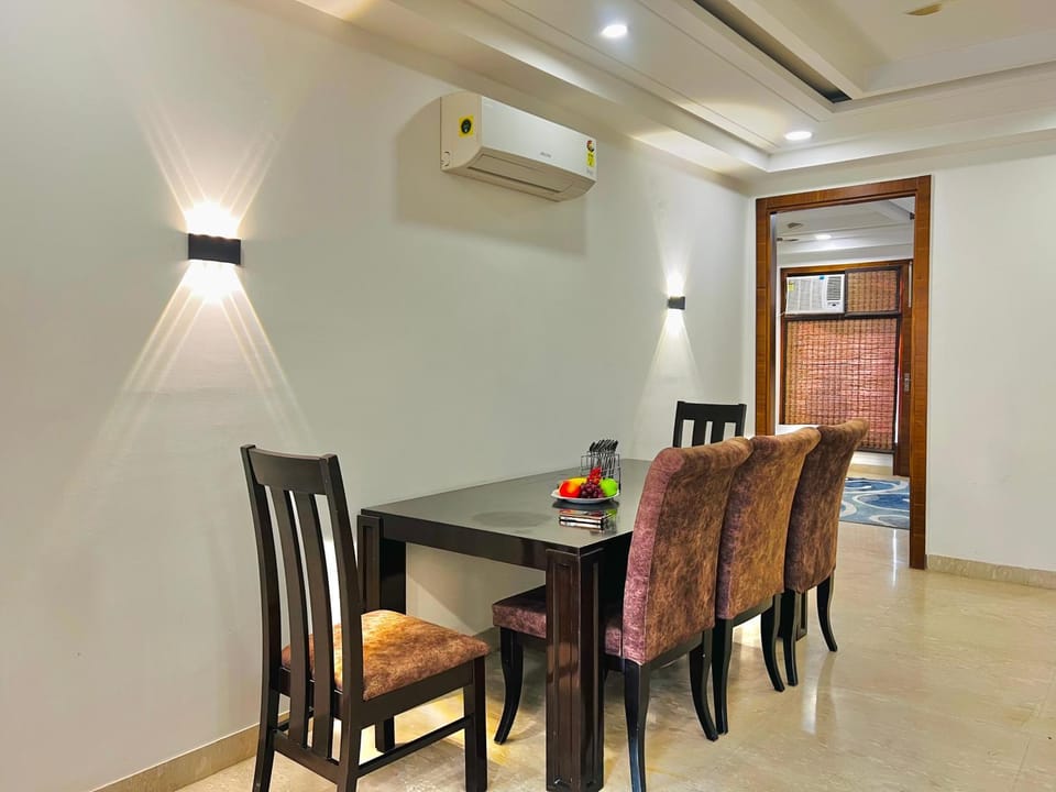 Living room, Seating area, Dining area, air conditioner