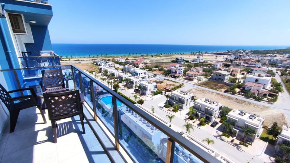 View (from property/room), Balcony/Terrace, City view, Sea view, Swimming pool