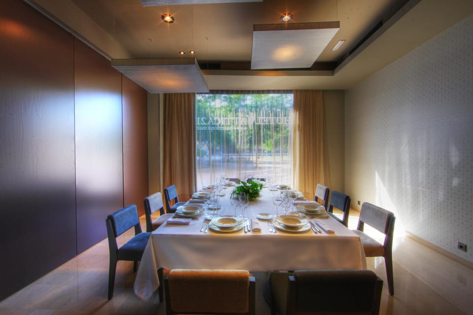 Banquet/Function facilities, Meeting/conference room