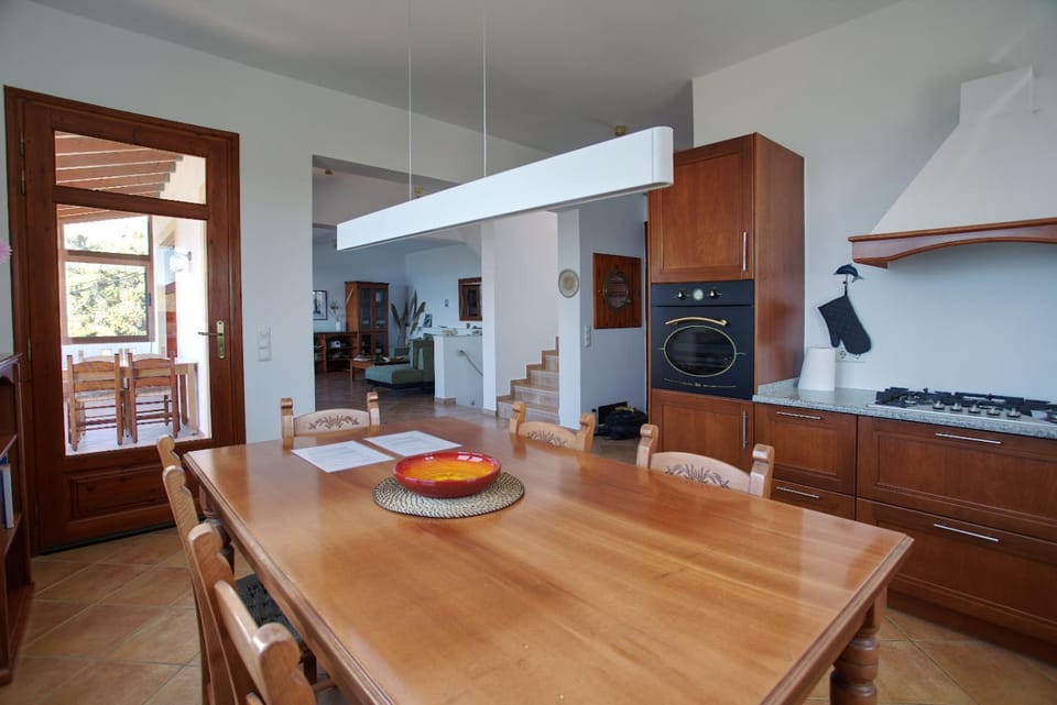 Seating area, Dining area, pet friendly