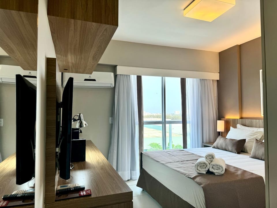 Bed, TV and multimedia, Photo of the whole room, Bedroom, towels