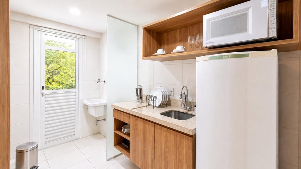Kitchen or kitchenette, microwave, minibar, toaster