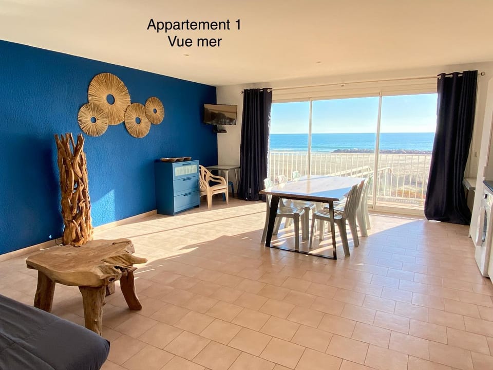 Living room, Dining area, Sea view