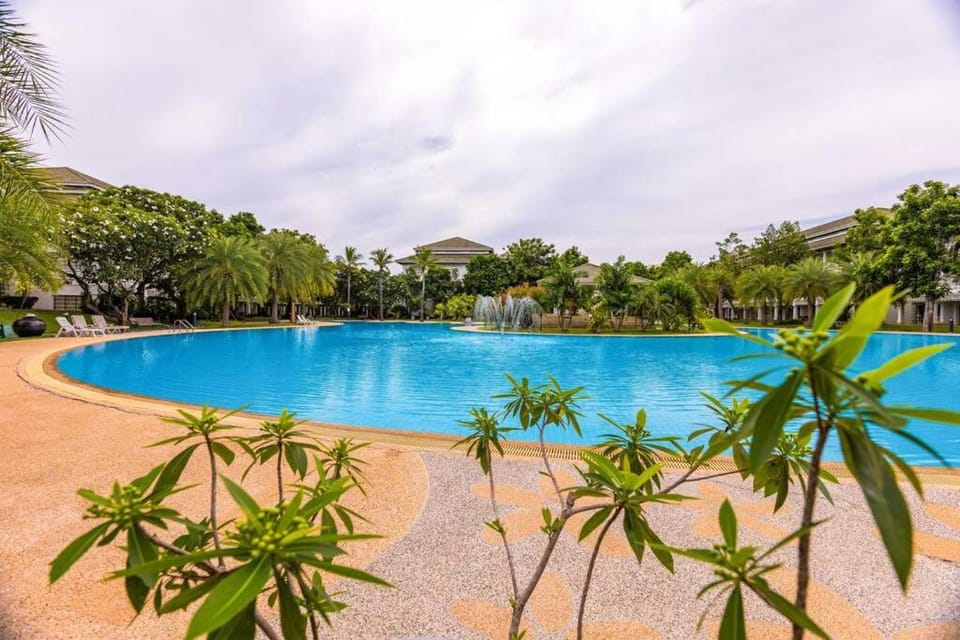 4 Bedroom Townhouse in Great Location! (BSS) House in Nong Kae