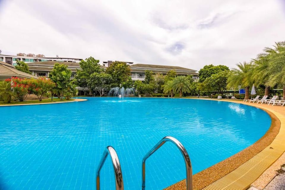 4 Bedroom Townhouse in Great Location! (BSS) House in Nong Kae