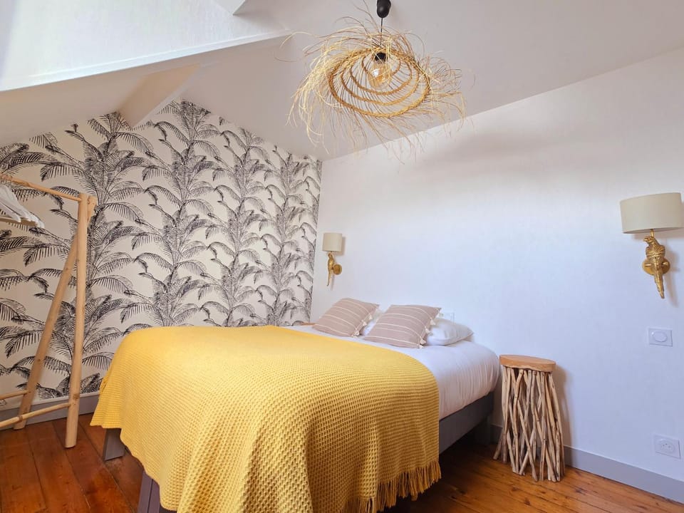 Bed, Photo of the whole room, Bedroom