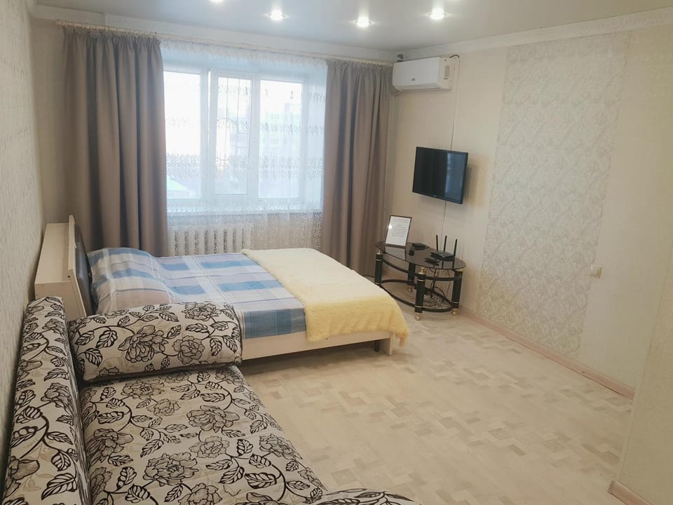 Bed, TV and multimedia, Living room, Photo of the whole room, air conditioner