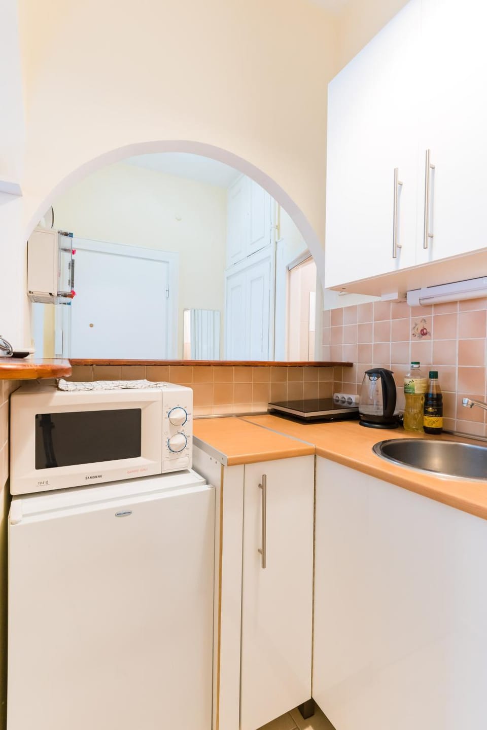 Sunny Studio in Party District- Balcony- AC Apartment in Budapest