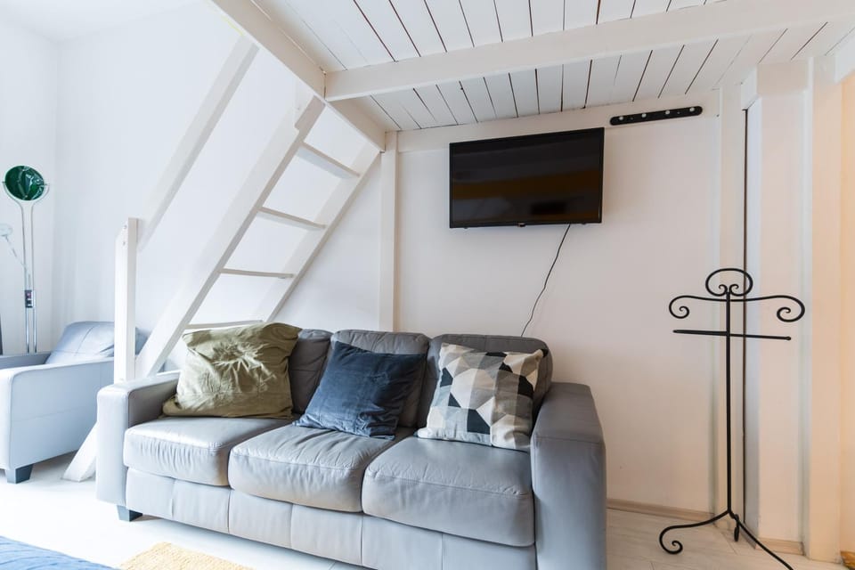 Sunny Studio in Party District- Balcony- AC Apartment in Budapest