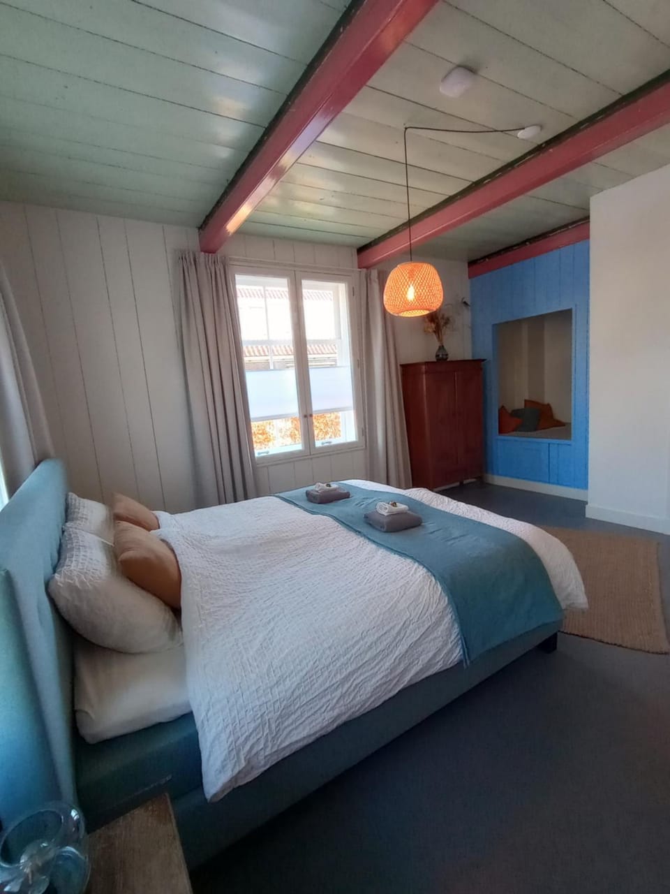 Day, Bedroom