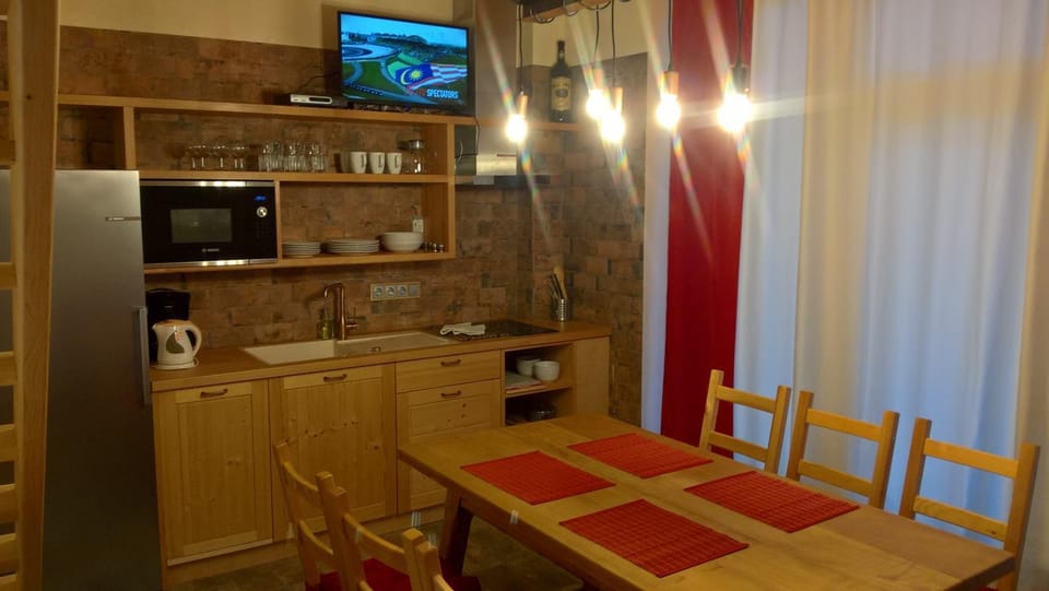 TV and multimedia, Kitchen or kitchenette, Dining area, minibar, stove