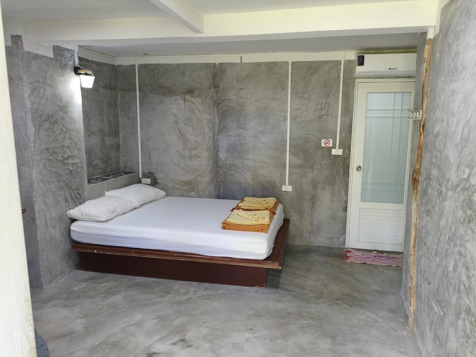 Koh Ngai Sea Open Resort Bed and Breakfast in Krabi Changwat