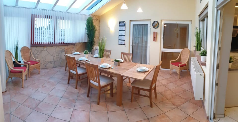 Seating area, Dining area