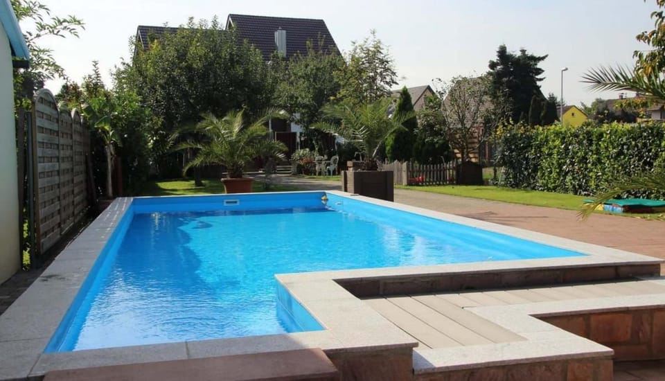 Property building, Garden, Swimming pool