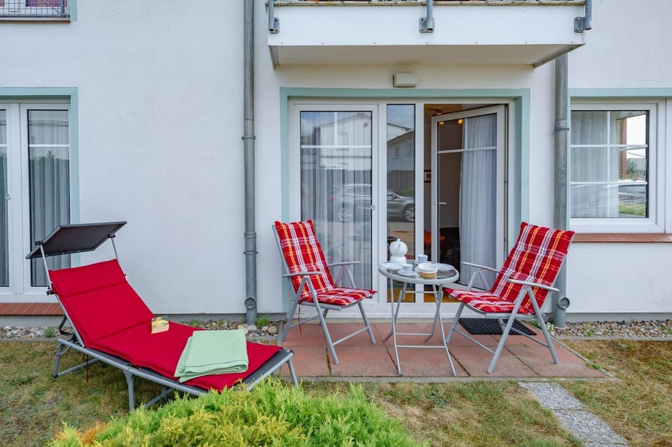 Balcony/Terrace, sunbed
