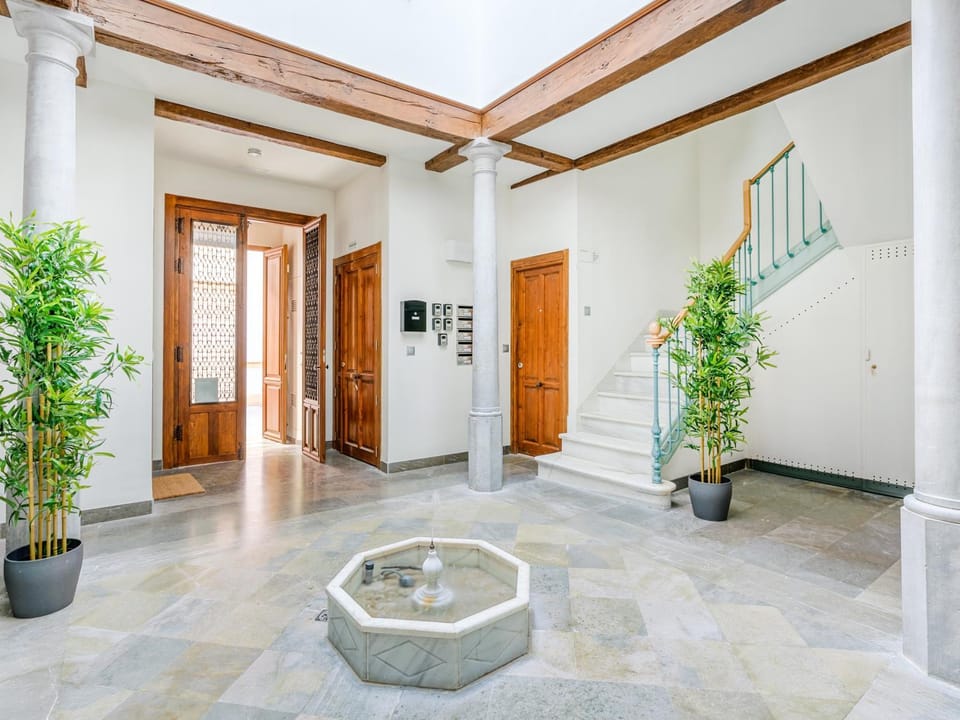 Property building, Facade/entrance