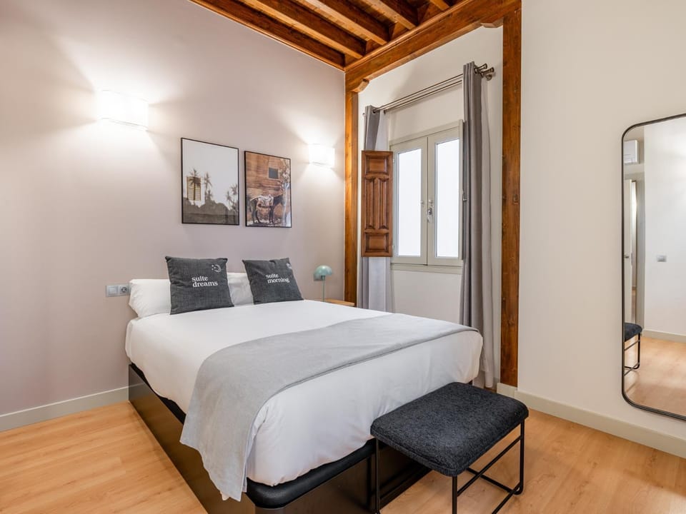 Bed, Photo of the whole room, Bedroom