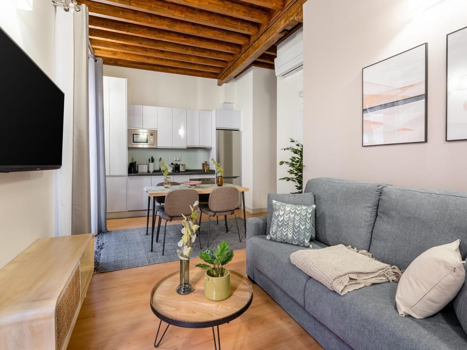 Seating area, Dining area, kitchen