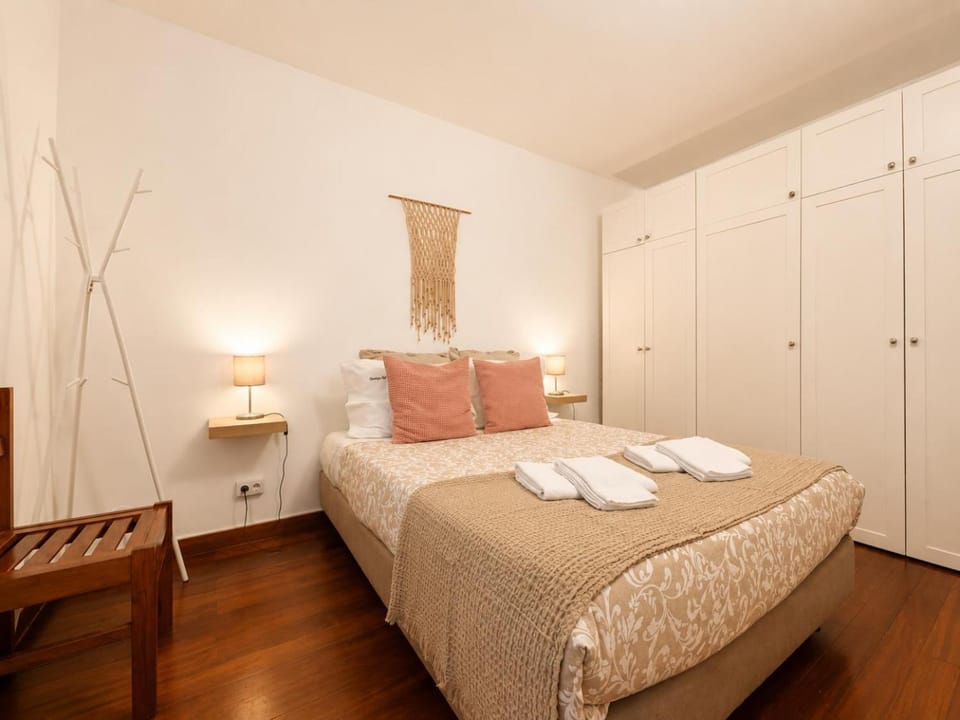 Bed, Photo of the whole room, Bedroom, towels, wardrobe