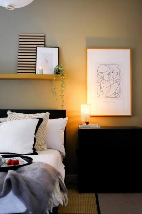 Bed, Bedroom