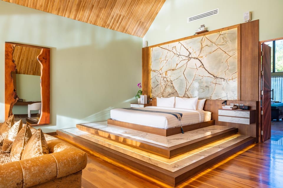 Bed, Seating area, Bedroom