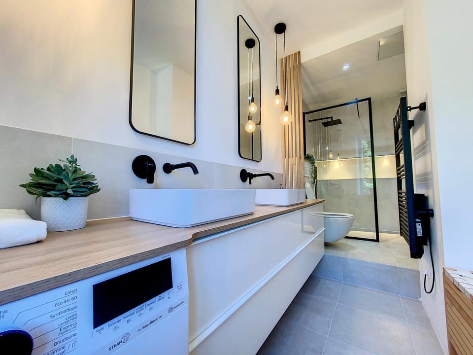 Shower, Toilet, Bathroom, heating, washing machine, dryer