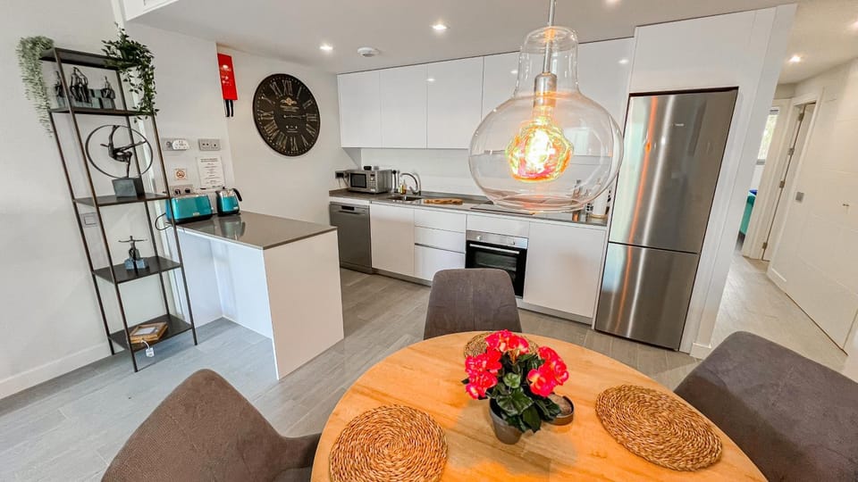 Dining area, kitchen