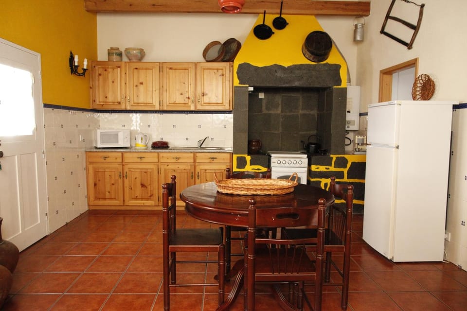 Restaurant/places to eat, Kitchen or kitchenette