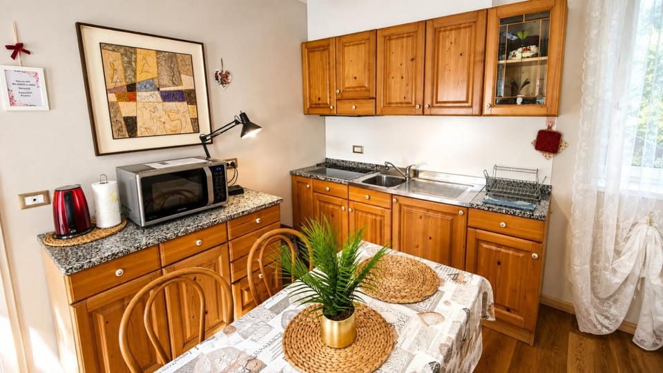 microwave, stove, kitchen