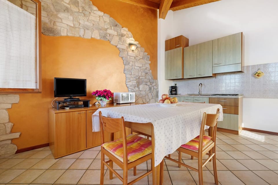 Property building, Kitchen or kitchenette, Living room