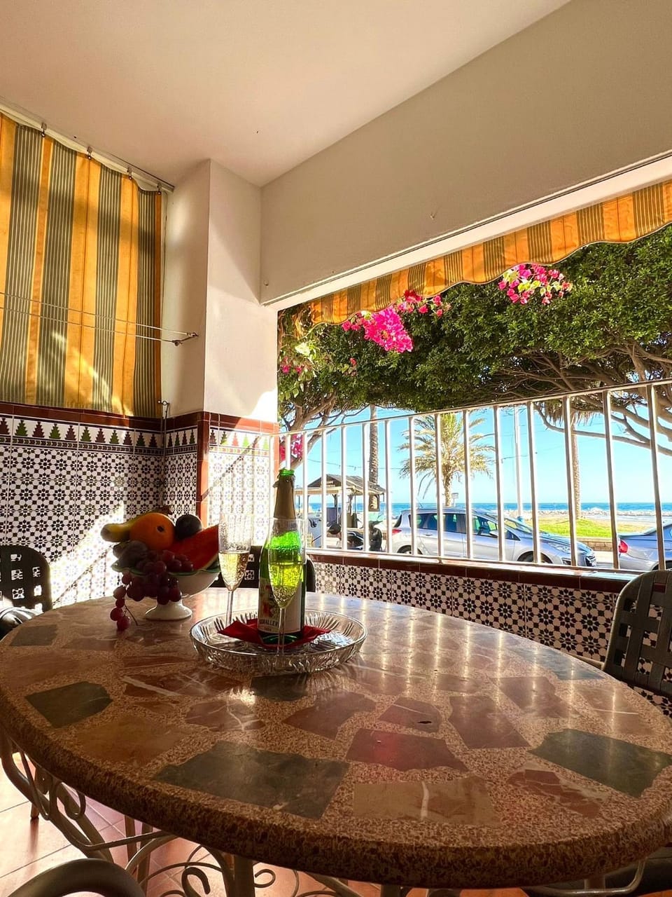 View (from property/room), Balcony/Terrace, Living room, Seating area, Dining area