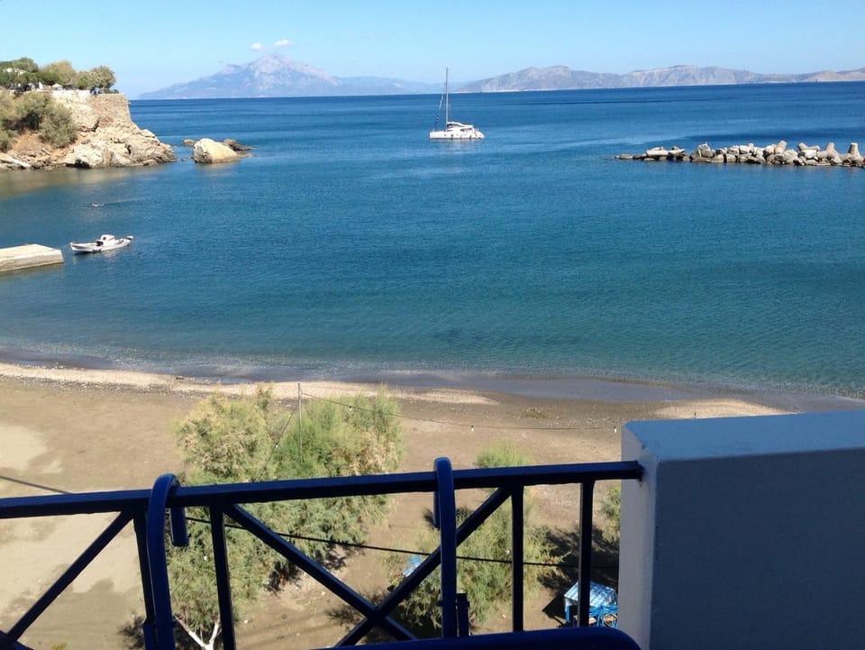 View (from property/room), Balcony/Terrace, Beach