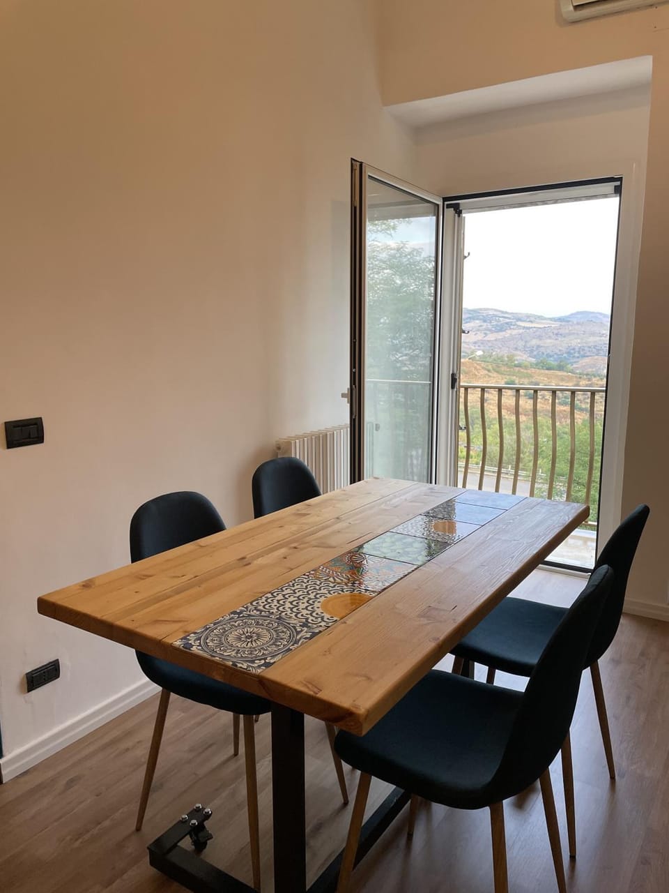 View (from property/room), Balcony/Terrace, Dining area