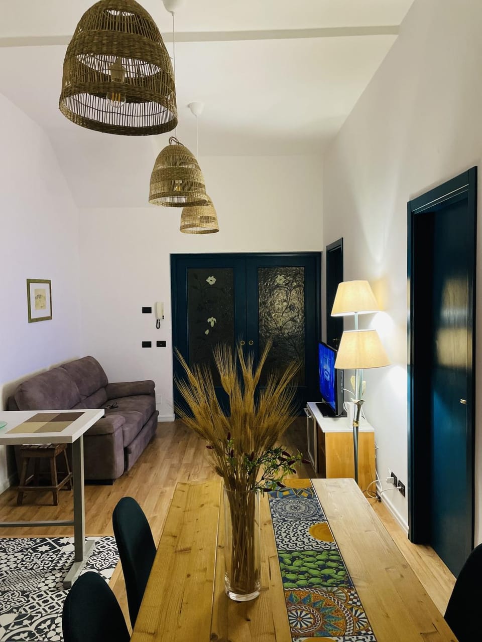 Living room, Photo of the whole room, Seating area