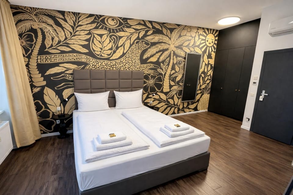 Bed, Photo of the whole room, Bedroom, towels