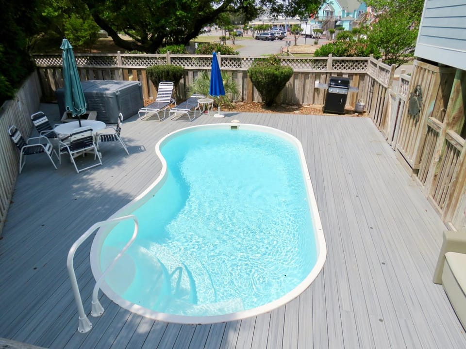 Hook, Wine & Stinkers House in Corolla
