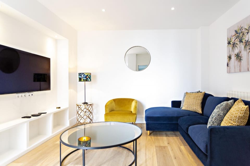 Communal lounge/ TV room, Living room