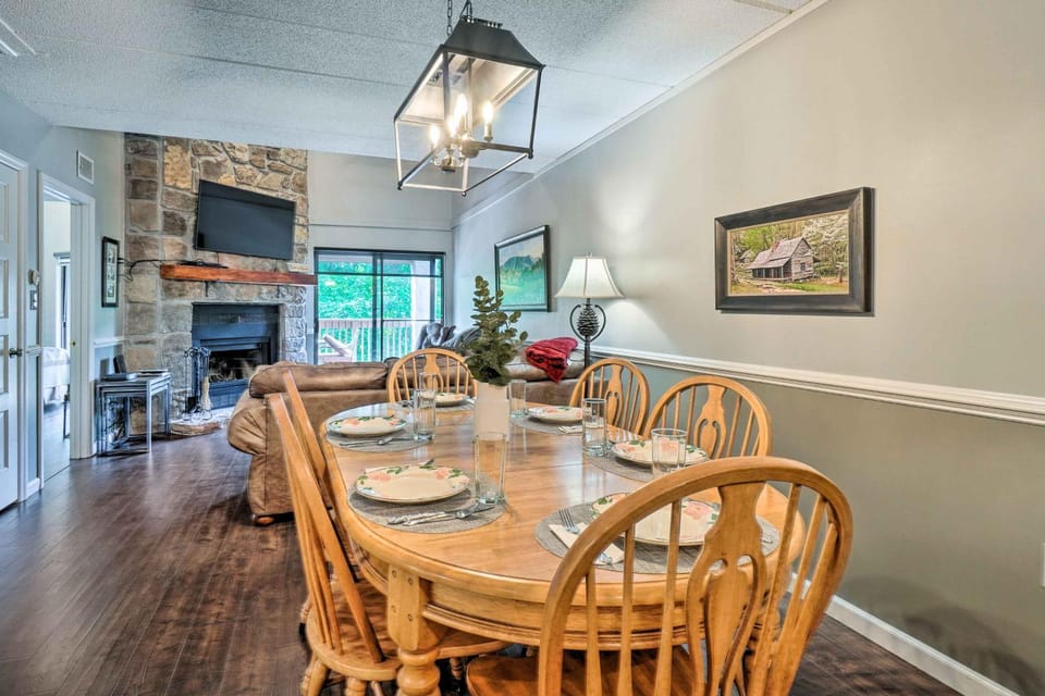 Cozy Gatlinburg Condo ~ 2 Mi to National Park! House in Gatlinburg