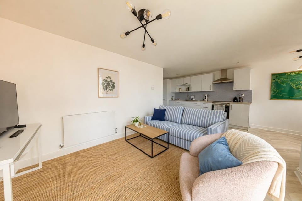 Kitchen or kitchenette, Living room, Seating area