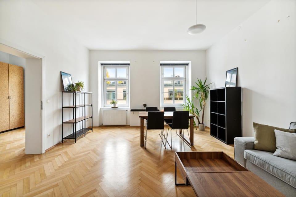 TV and multimedia, Living room, Seating area, Dining area, hair dresser, wardrobe