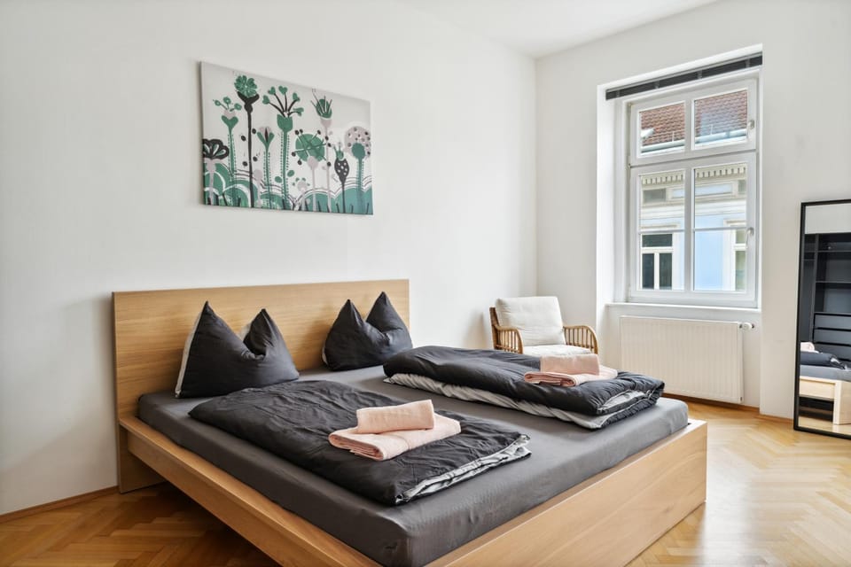 Bed, Photo of the whole room, Seating area, Bedroom, towels