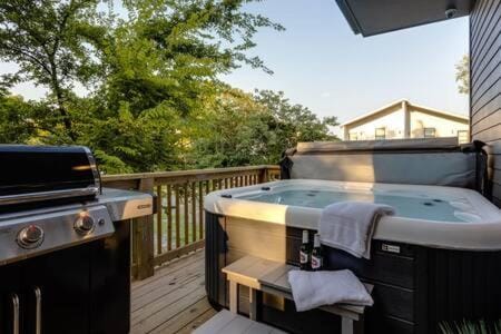 Modern Luxury Hot Tub Mini Golf Elevator Views House in East Nashville