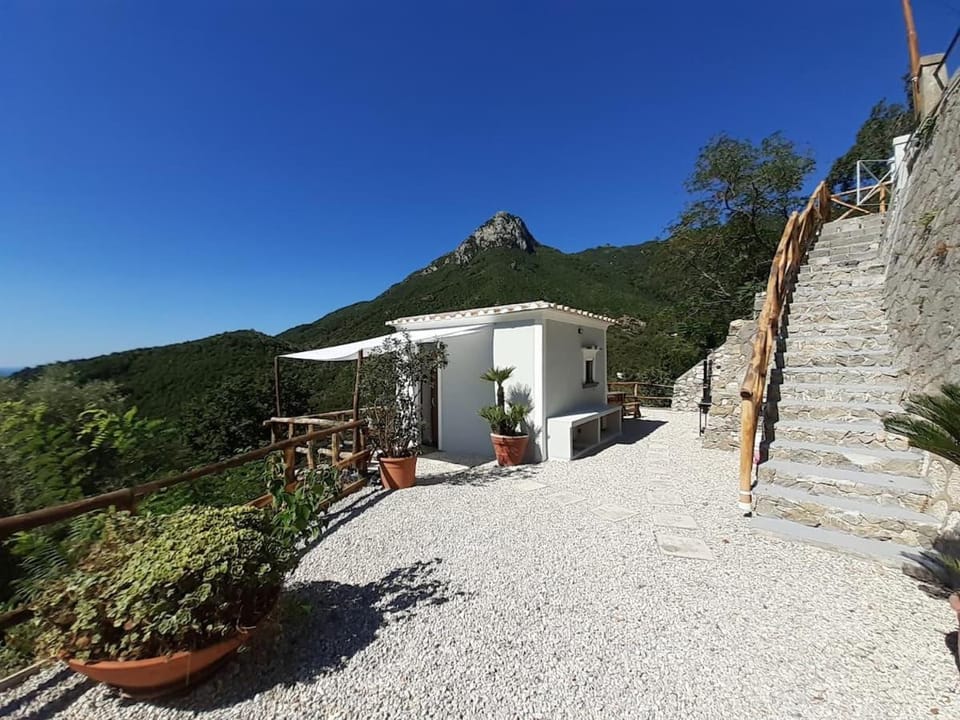 Property building, Day, Natural landscape, Mountain view