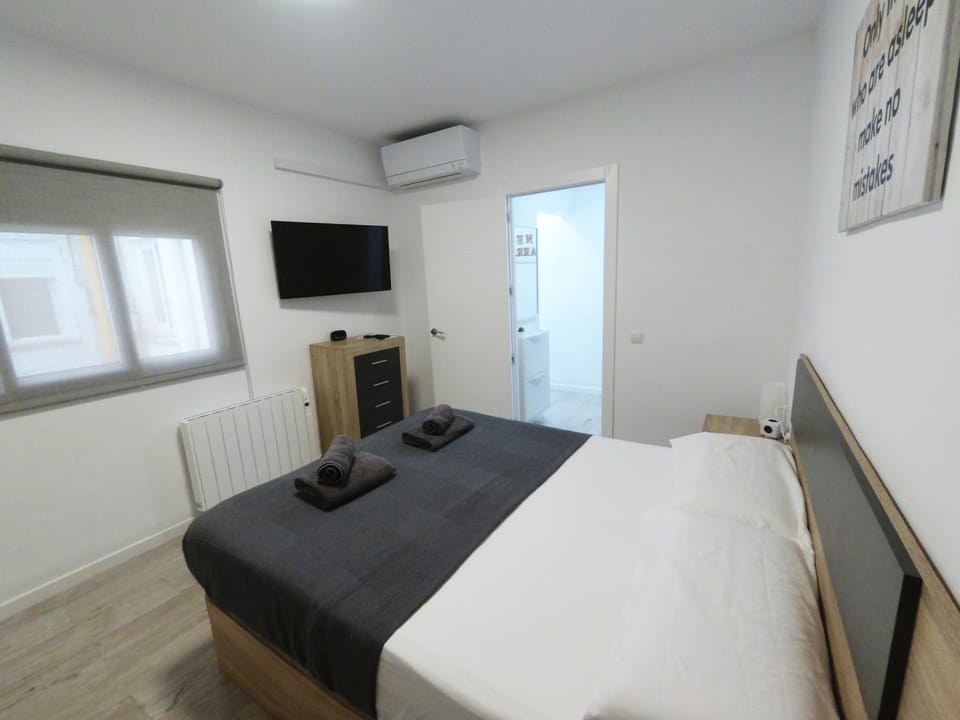TV and multimedia, Photo of the whole room, internet, air conditioner
