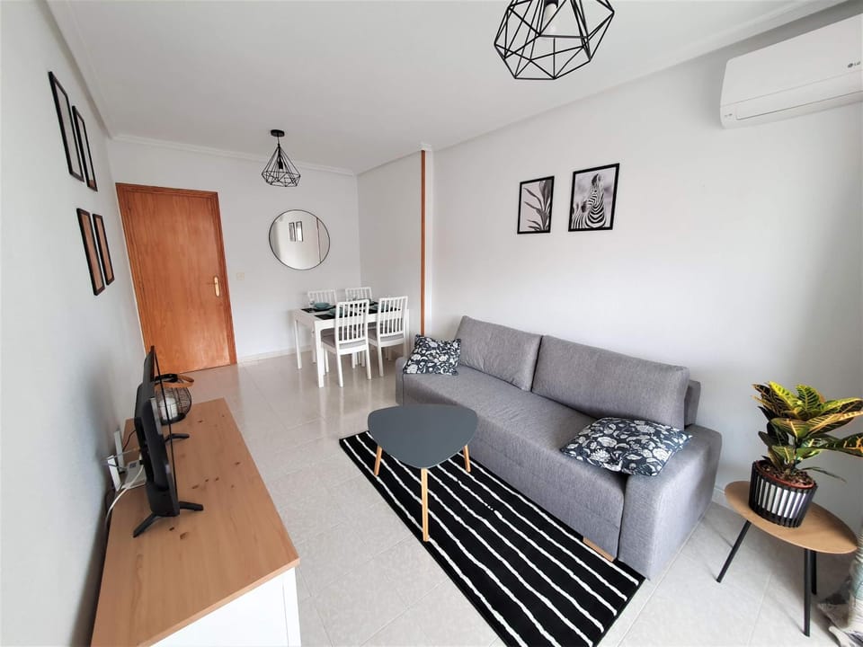 Coffee/tea facilities, Living room, air conditioner