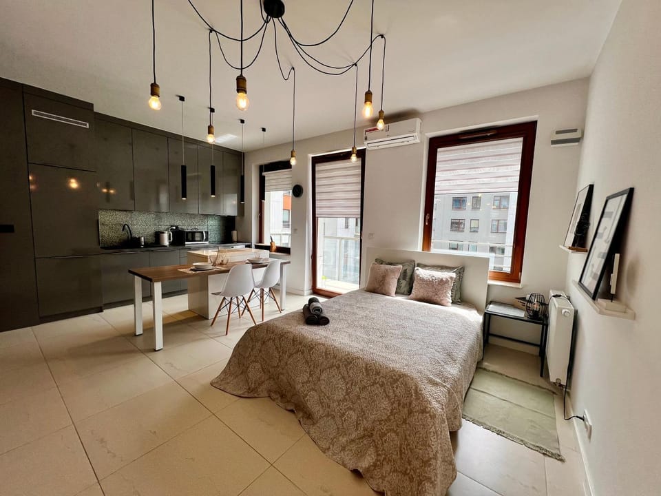 Close to Chopin airport, Moduo Cybernetyki, free parking by Cosmo Spirit Apartment in Warsaw