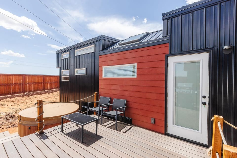 Hot Tub & BBQ Deck, Tiny Home Near Zion National Park House in Utah