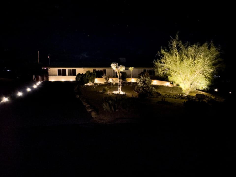 Private Home - Heated Saltwater Pool, BBQ, Pro Pool Table, Horseshoes, Darts, Cotton Bedding, Half Acre - The Joshua Tree Forest - Pool Heat Optional House in Twentynine Palms