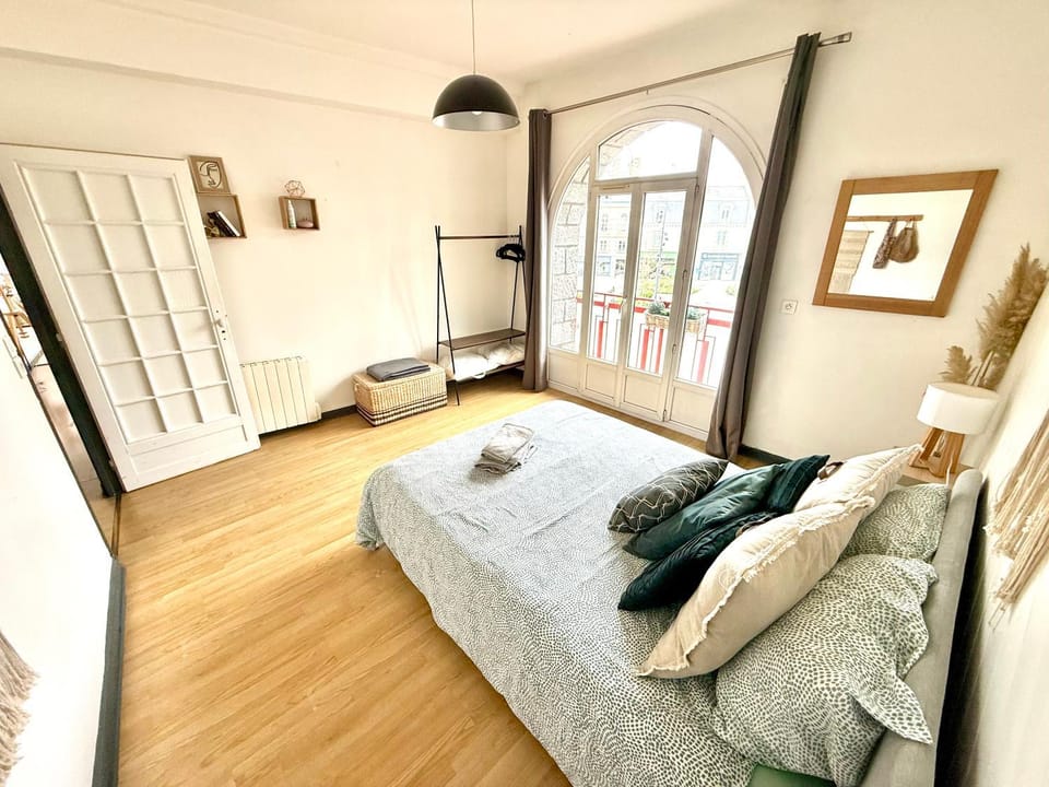 Le Cocon Briochin, grand appartement en plein centre de SaintBrieuc Apartment in Brittany